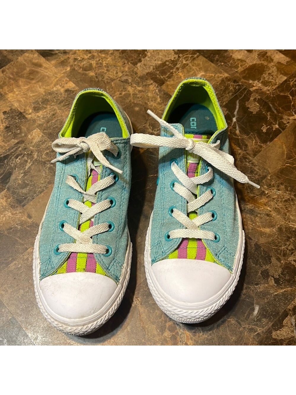 Converse Kids Shoes Size 4❤️❤️